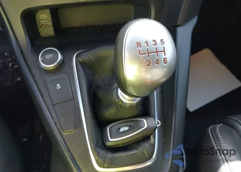 2016 Ford Focus St z USA, uszkodzony, nr VIN 1FADP3L93GL372598